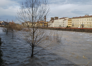Piena dell'Arno a San Niccolò, mattina del 21 gennaio 2013
