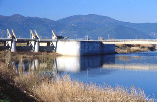 L'opera di presa dello scolmatore d'Arno a Pontedera